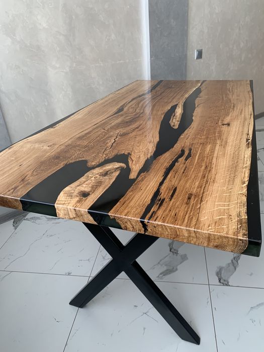 Стіл з епоксидної смоли