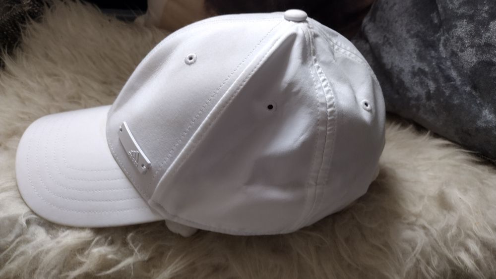 Biała Czapka z daszkiem Adidas