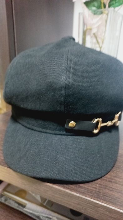 Жіноча кепка чорного кольору