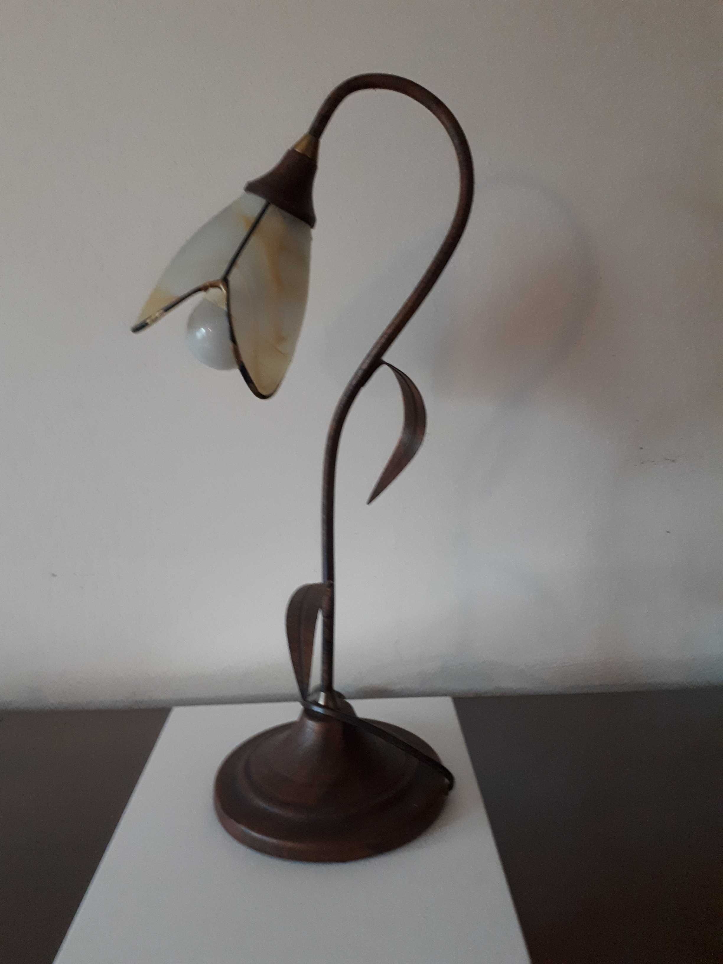 lampa sufitowa, 2 lampy ścienne z kablem, lampa stołowa + żarówki