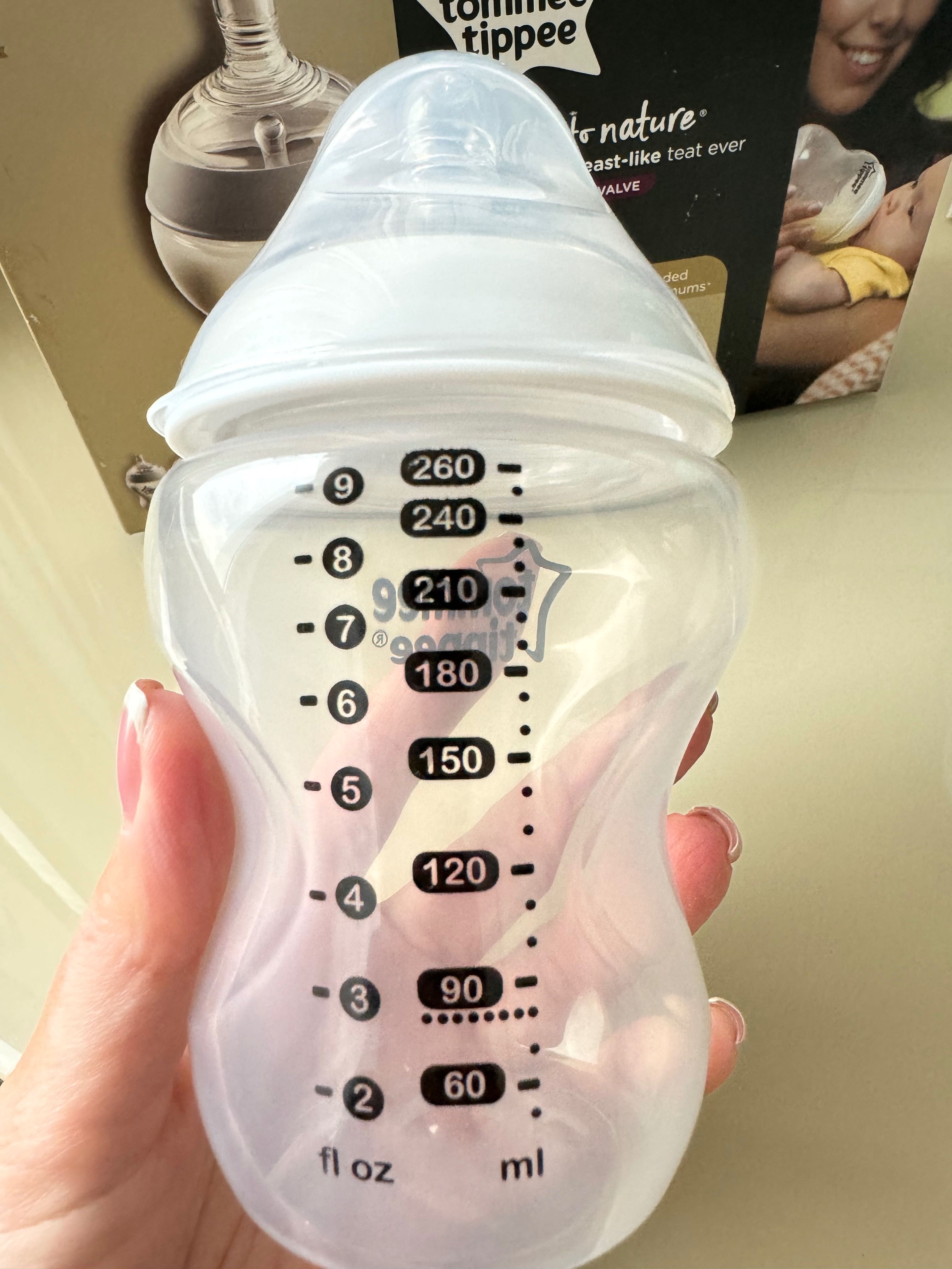 Продам бутылочку для кормления от 0+ Tommee tippee