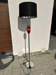 Lampa stojaca z ozdobną