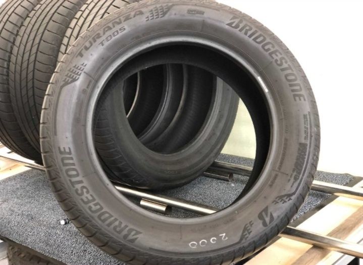 235/55/17 Bridgestone Бридстоун 4шт Лето