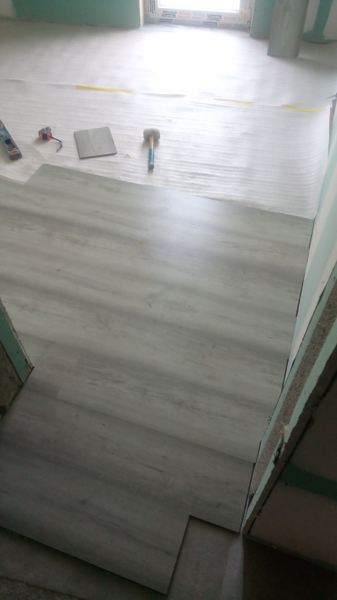 Pintor e Aplicador de capoto , Cerâmica em Geral , Betonilha ,Pladur