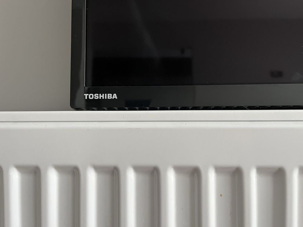 Телевізор Toshiba 32S28