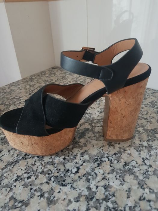 Sandálias Salto Alto COM CUNHA - Preto - T38