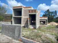 Excelente Moradia T3 Isolada com Arquitetura Moderna em Vagos!