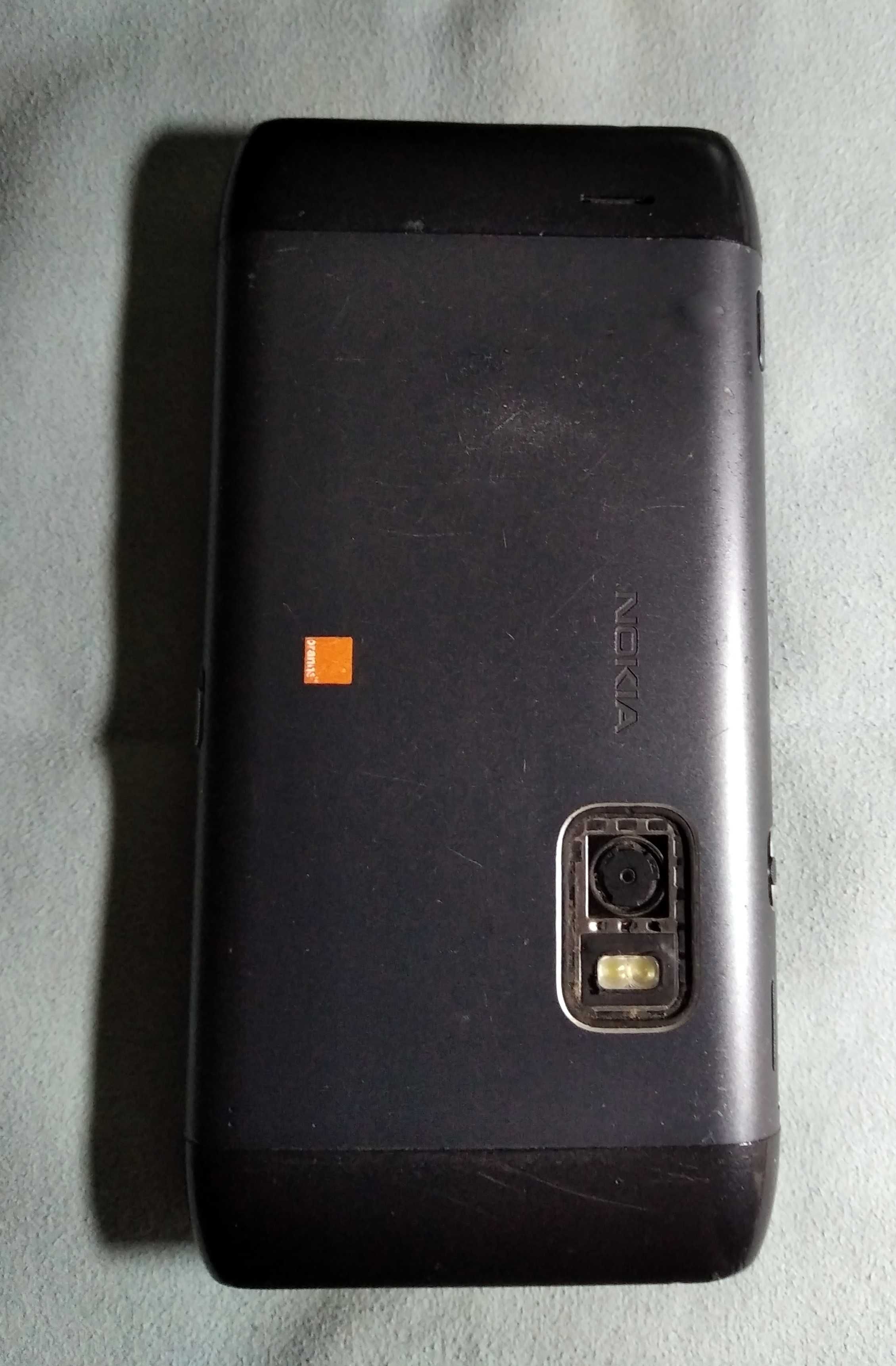 nokia E7 dotykowy  z wysuwaną klawiaturą