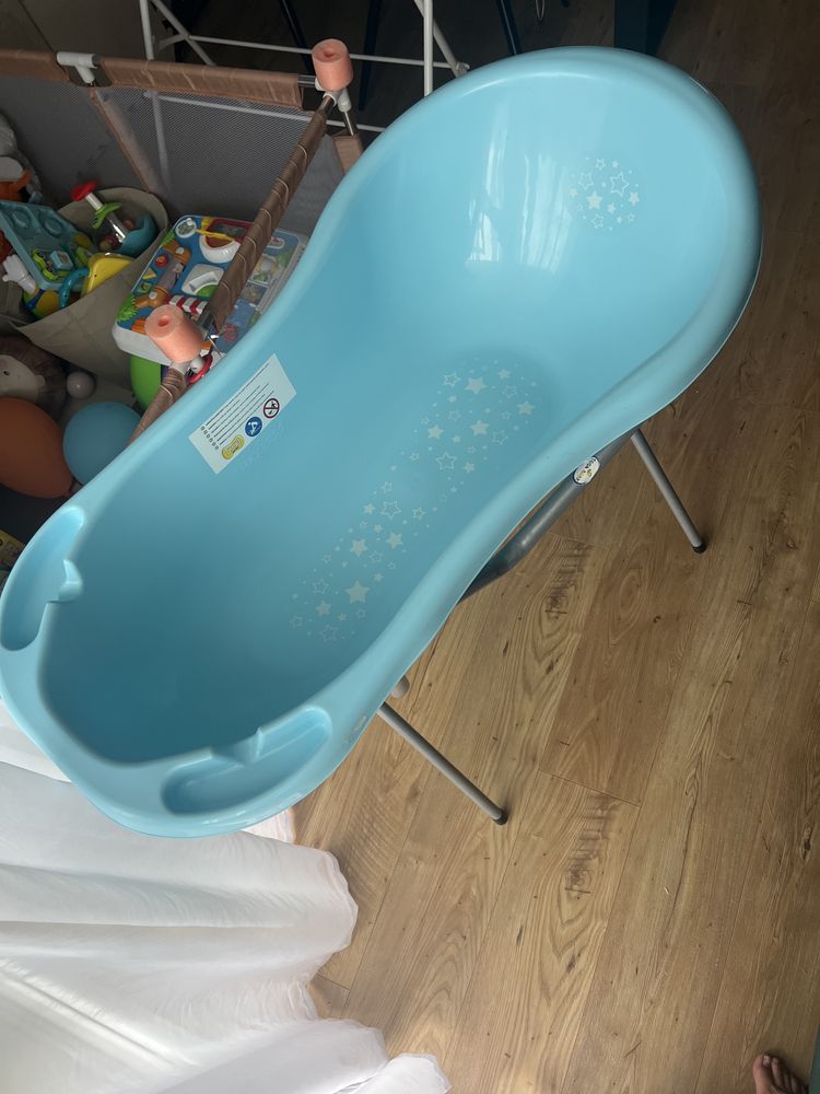 Wanienka z odpływem na stojaku
