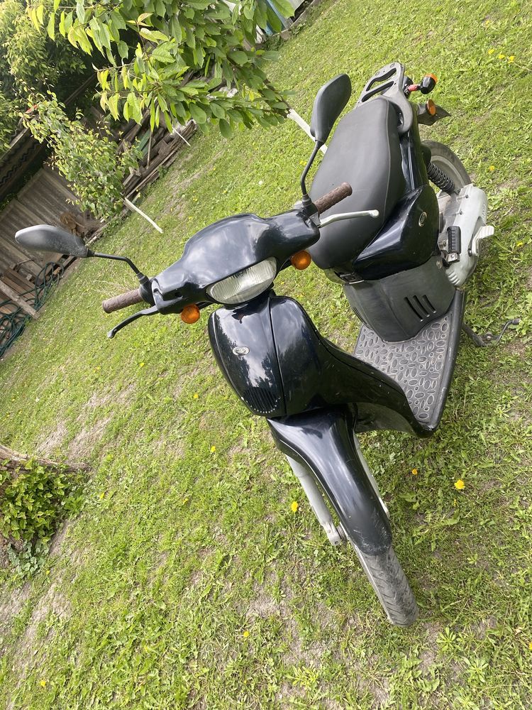 Скутер Aprilia Scarabeo 50.