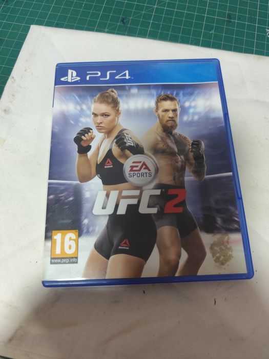 PlayStation luz e jogo UFC 2