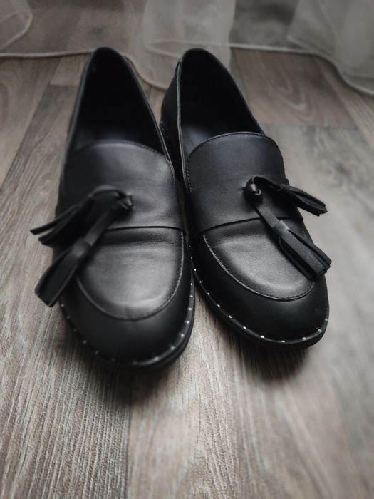 Жіночі шкіряні чорні лофери 40 розмір