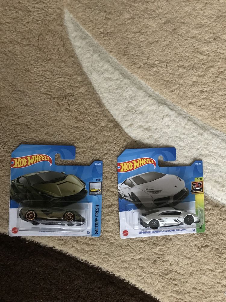 Продам декілька машинок Hot Wheels