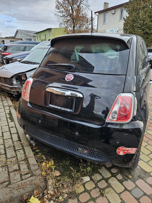 Автомобіль FIAT 500E