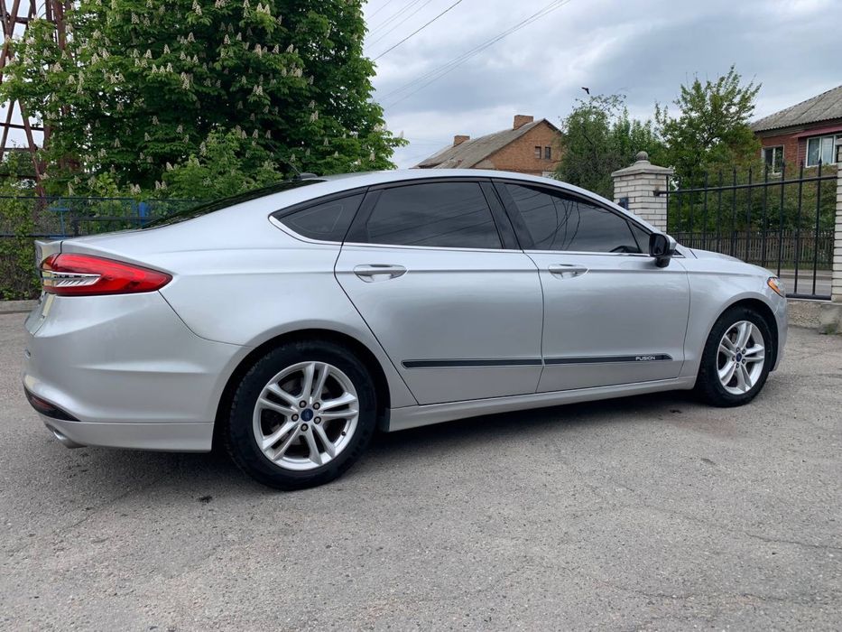 Автомобіль Ford Fusion SE