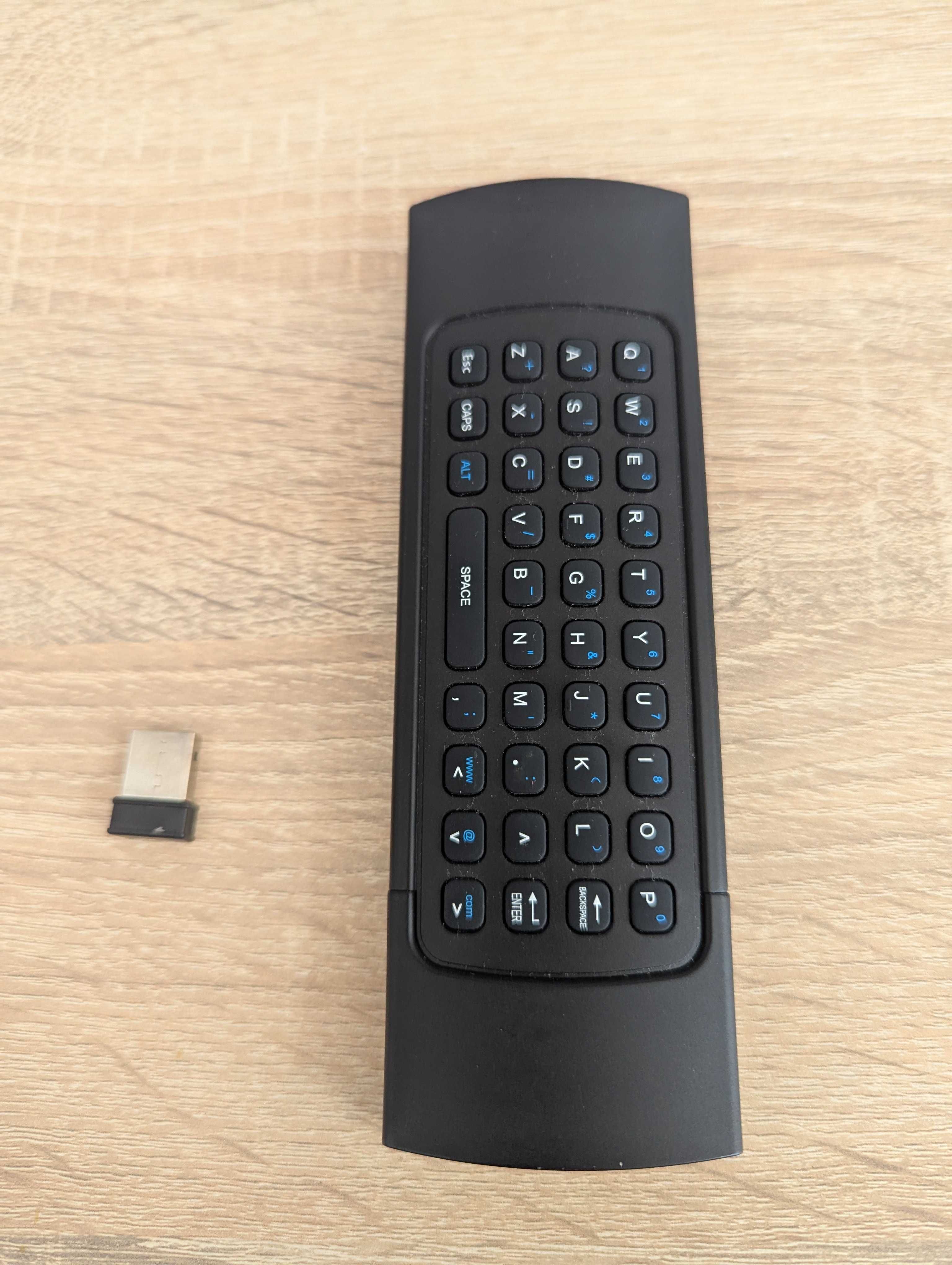 Raspberry Pi 3 model B z etui, karta 32GB, adapter USB, pilot
