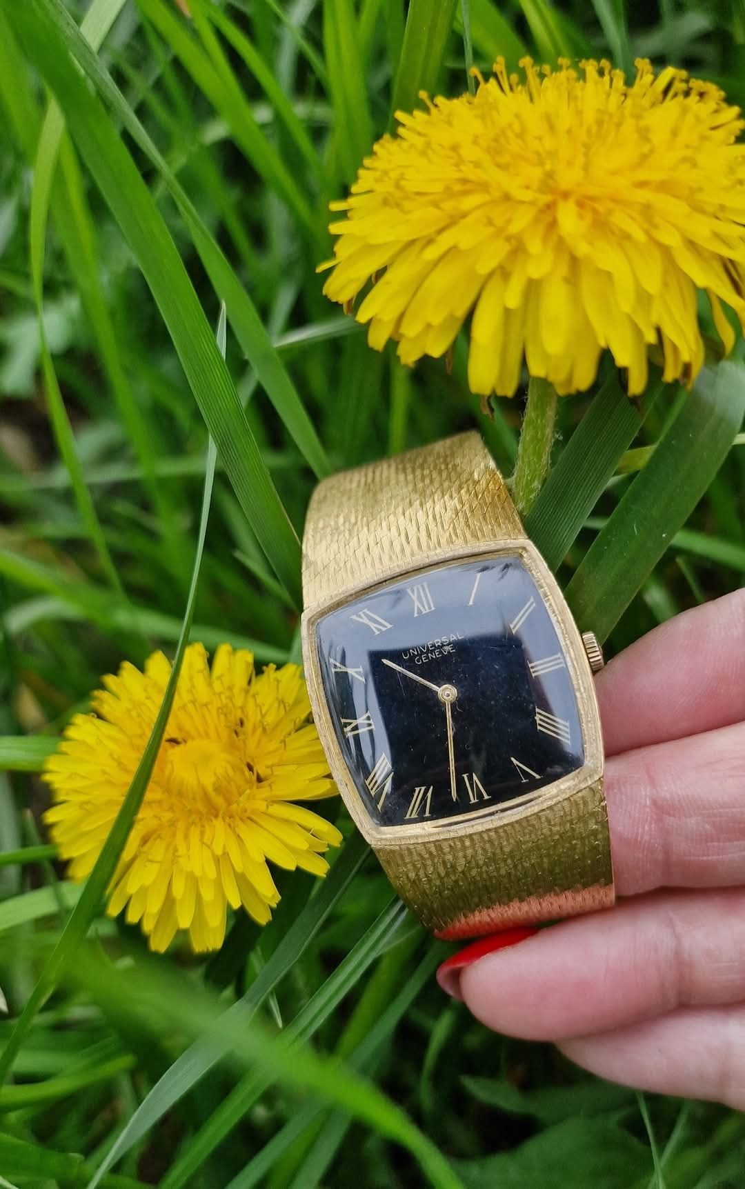 Zloty zegarek Universal Geneve