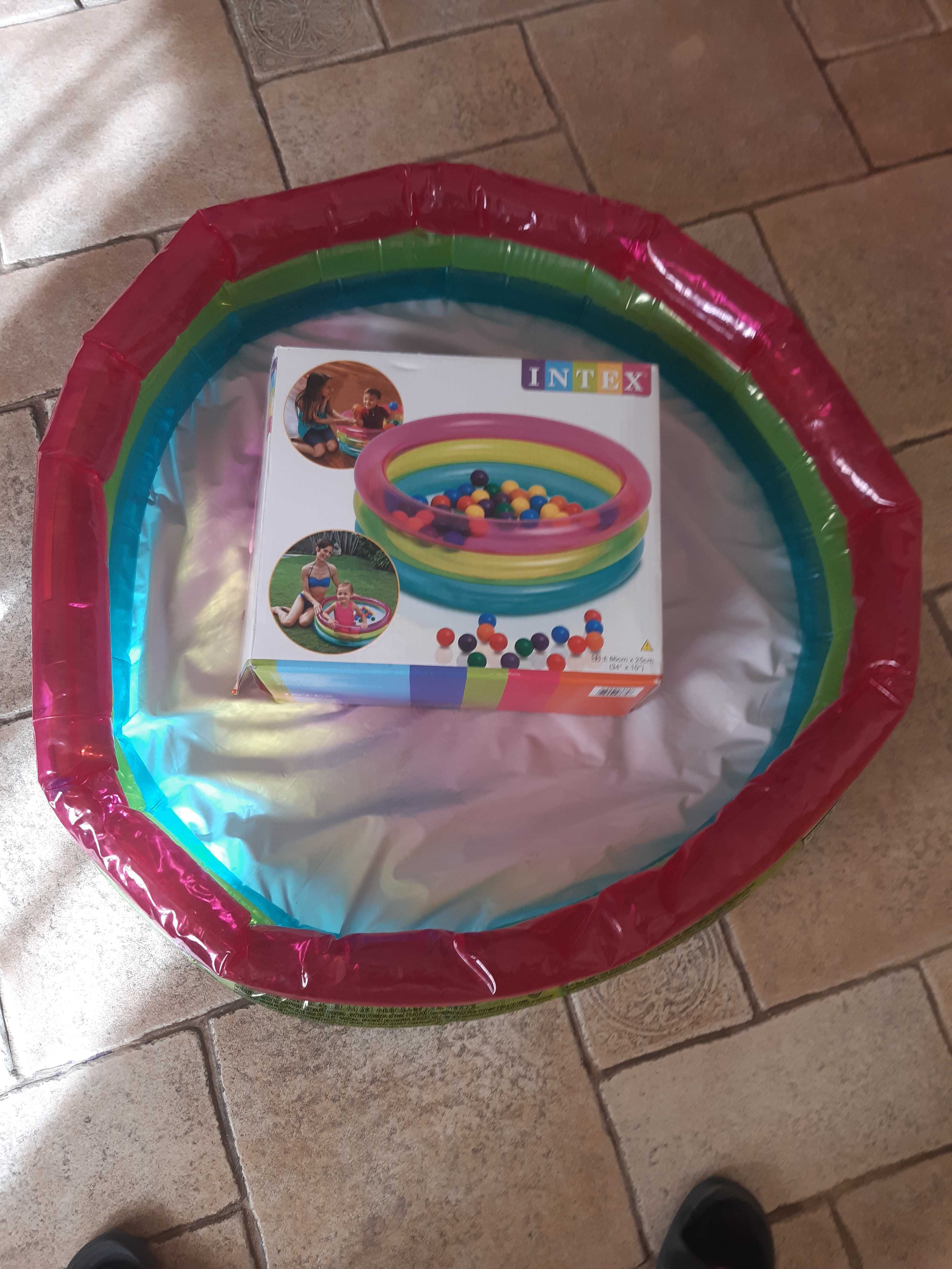Piscina Intex com bolas e conjunta extra de bolas