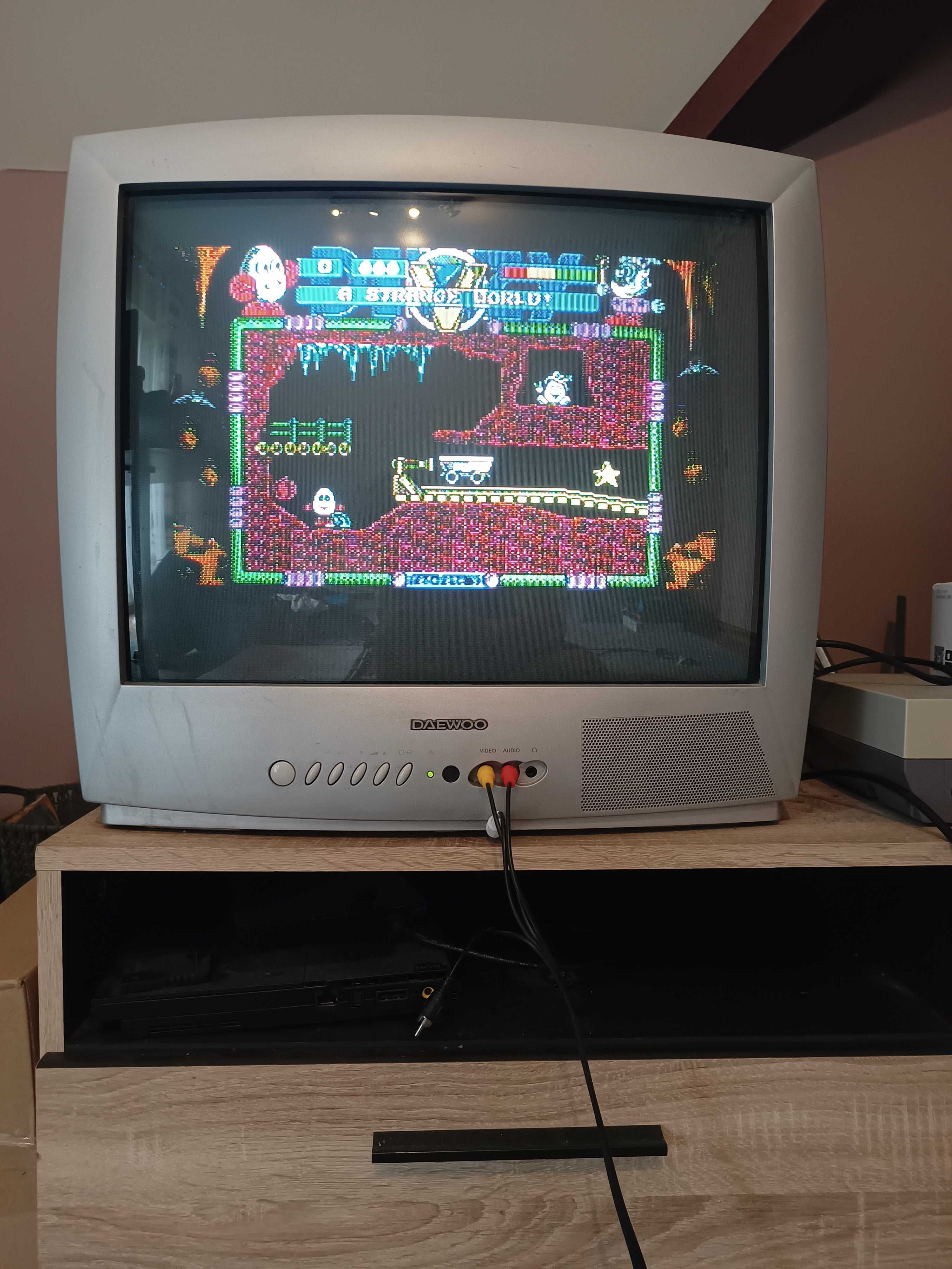 Commodore 64C zestaw retro (sprawny, joystick, Black Box, kasety)
