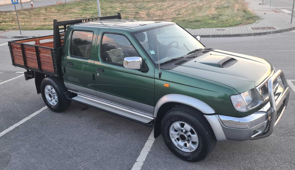 nissan navara d22 4x4