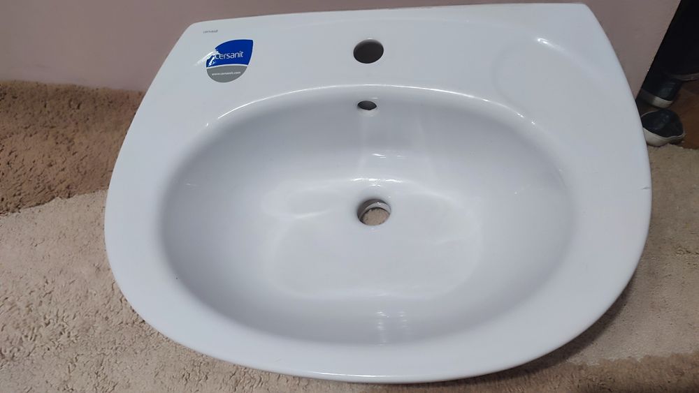 Умивальник у ванну кімнату