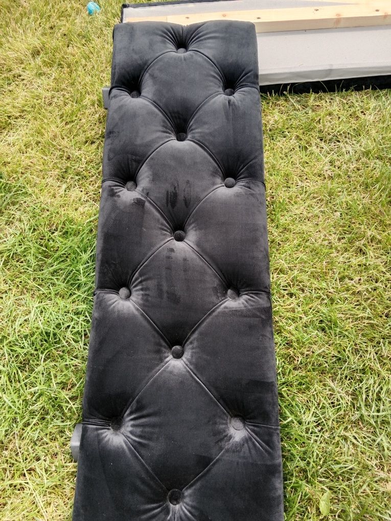 Łóżko tapicerowane ozdobne pikowania 90x200
