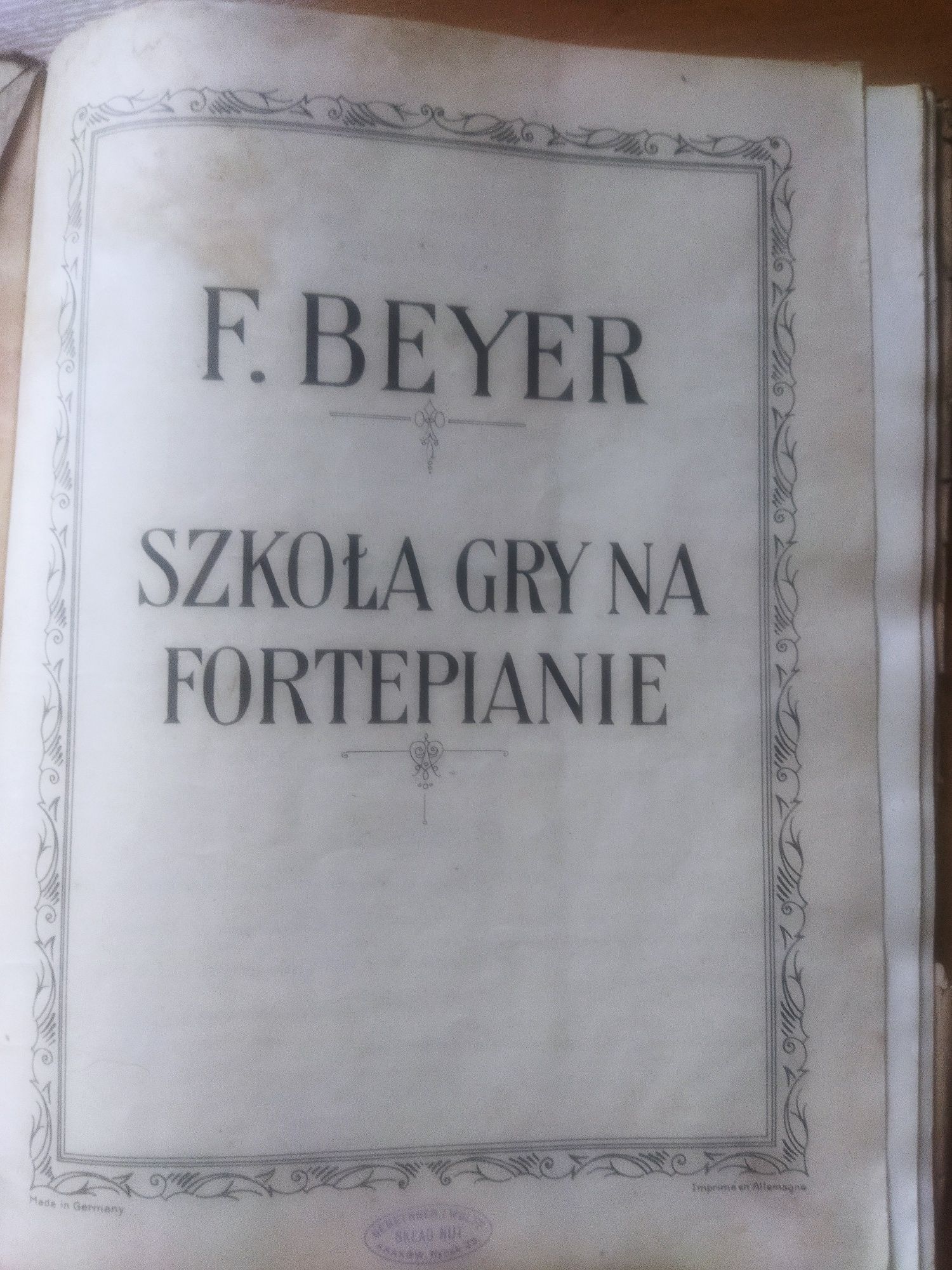Sprzedam stary zeszyt z nutami  .