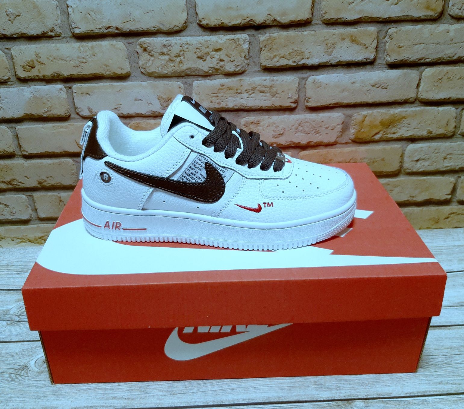 Білі кросівки Nike 41p