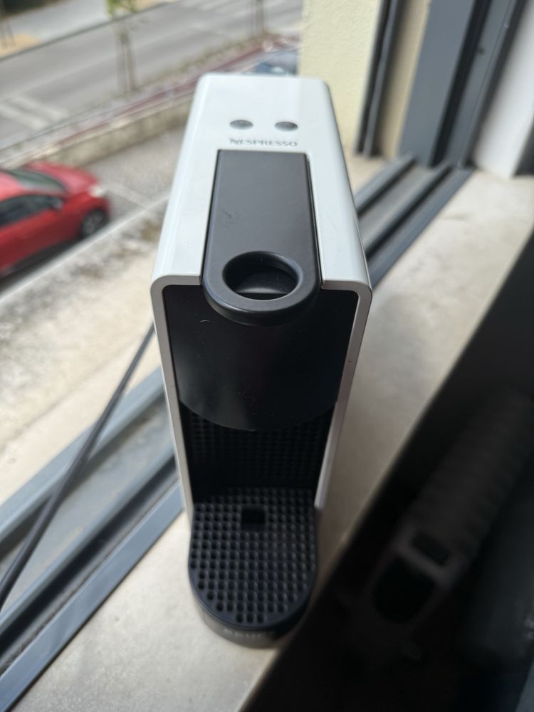 Máquina de café Nespresso nova