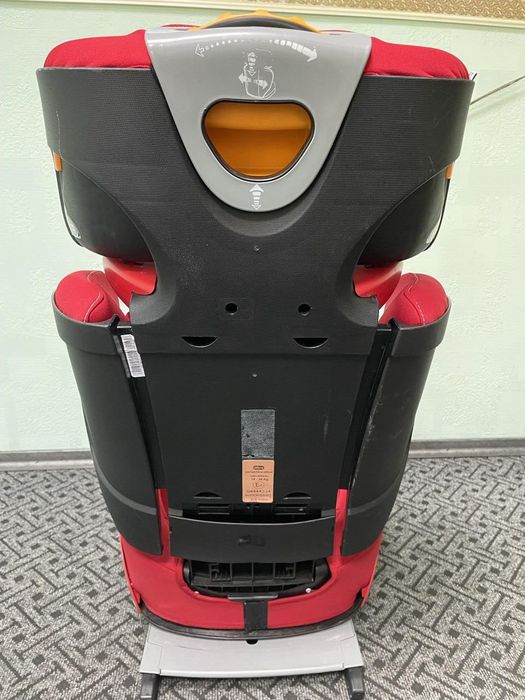 Продам автокресло детское Chicco ARTSANA GROUP UNIVERSAL 15-36KG F4
