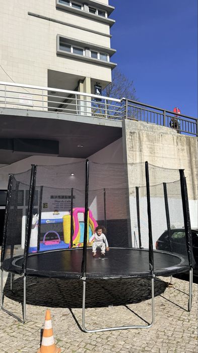 MUNDO MÁGICO TRAMPOLIM PULA-PULA