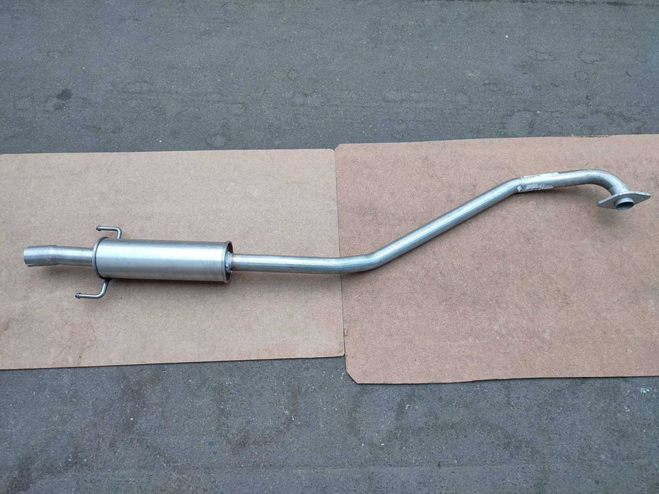 Резонатор (средняя часть) Тойота Авенсис 1.8i 2003 - 2008 гг..