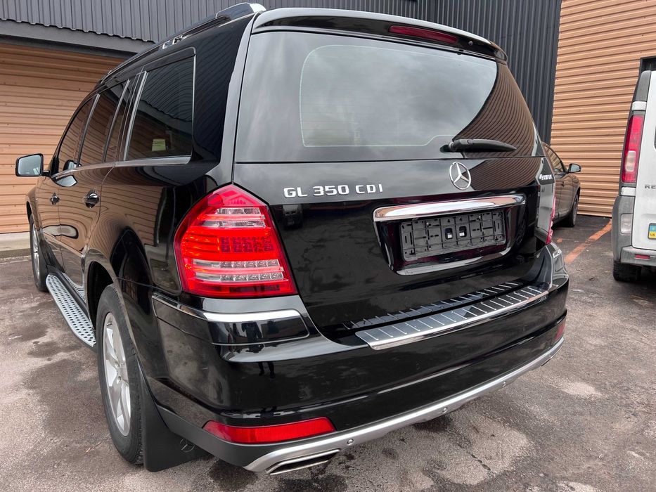 Стекло в крышку багажника Mercedes GL X164 скло задней двери скло ляды