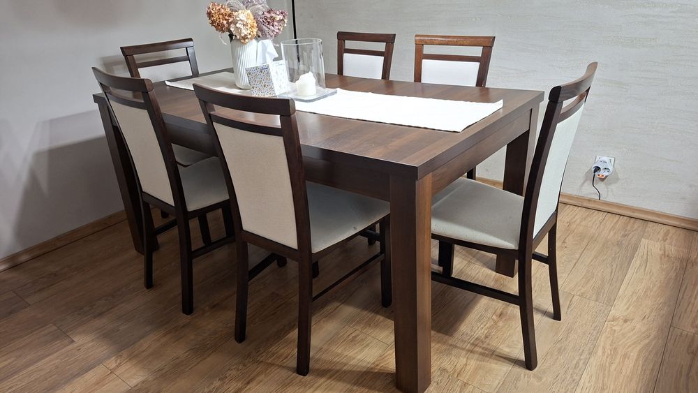 Stół rozkładany z krzesłami - jadalnia