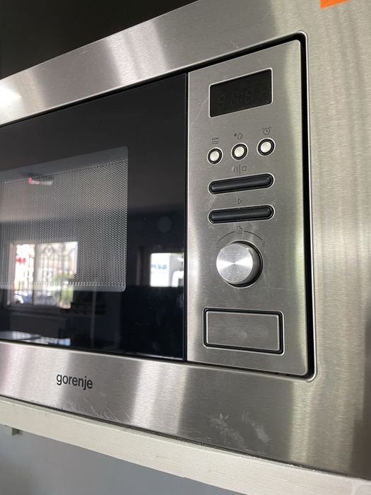 Мікрохвильовка вмонтована