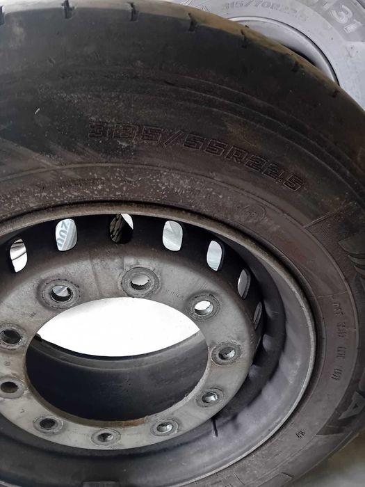 2 Pneus 385/55/R22.5, de direção usados