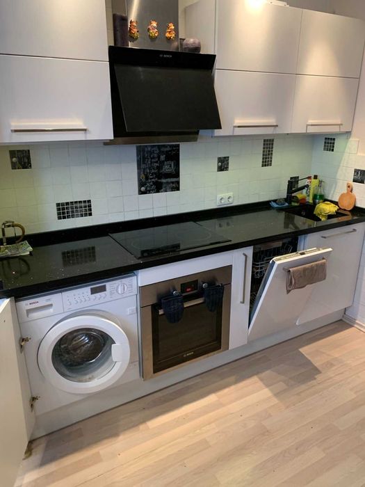 Двухкомнатная Ахматовой срочно продам