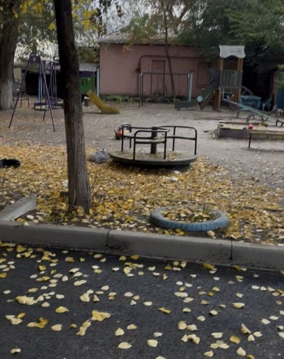 3- комн. 67 м. кв. Сталинка. С. Нигояна. Возле метро.