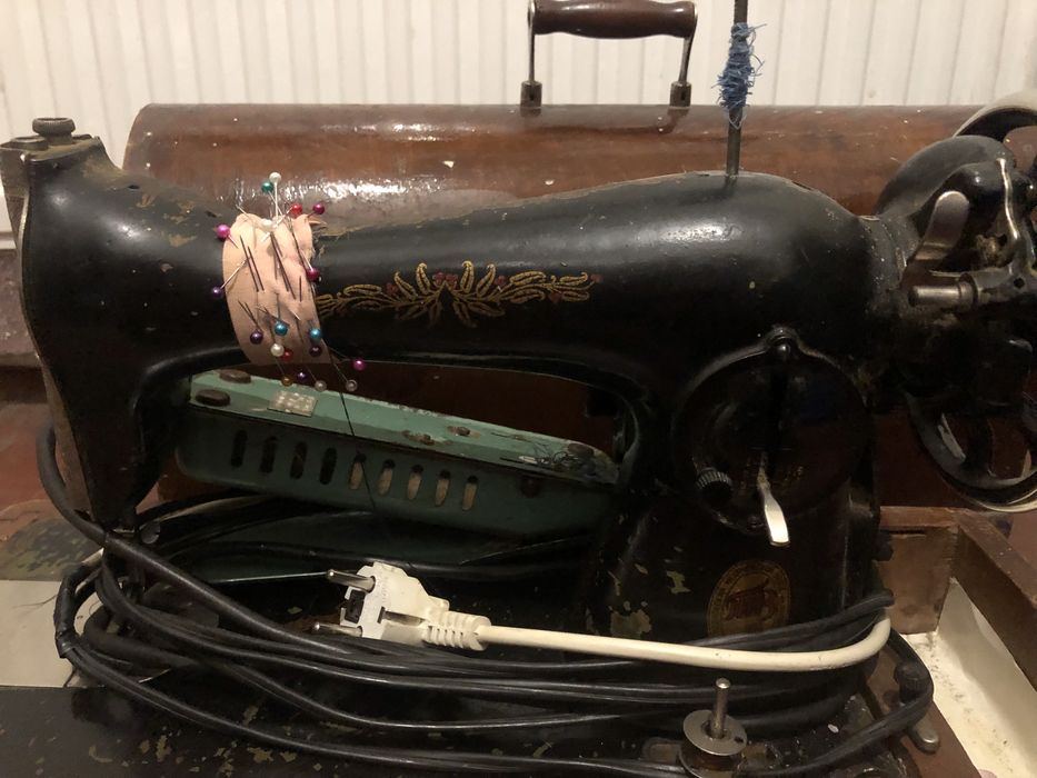 Продам швейну машинку робоча