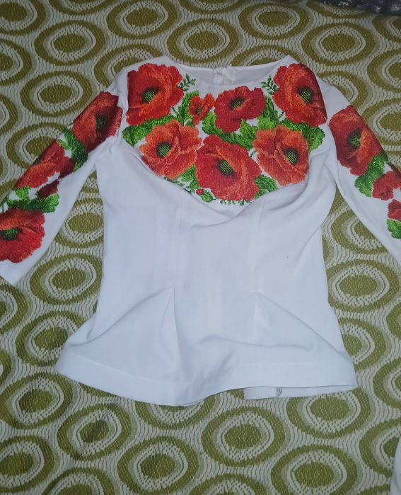 Вишите бісером жіноча сорочка, вишита сорочка.