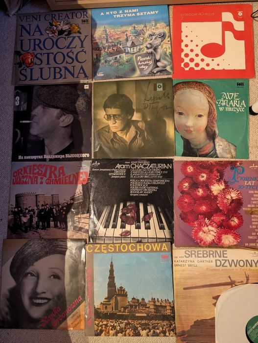 13 płyt LP longplay dostępne do 30.07. Potem idą do utylizacji