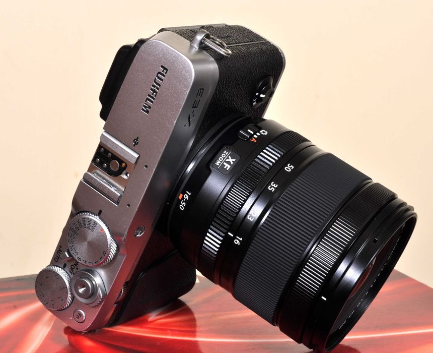 Fuji X-E3 + Flash EF-X8, como novo + XF 23mm F: 2.8 WR novo.