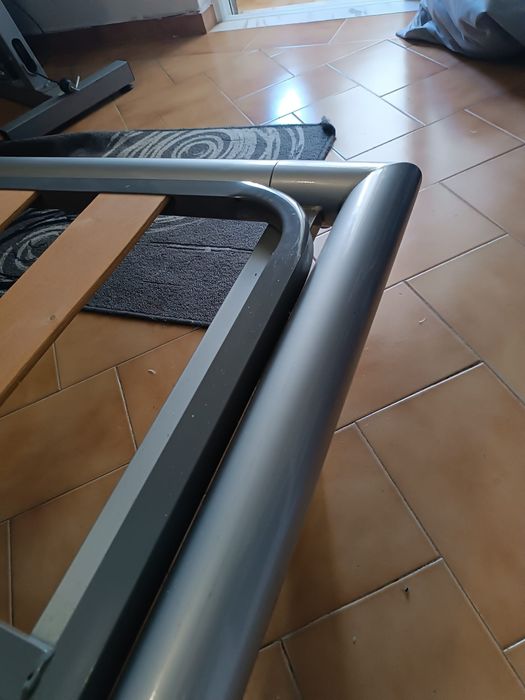 Cama para despachar completamente nova