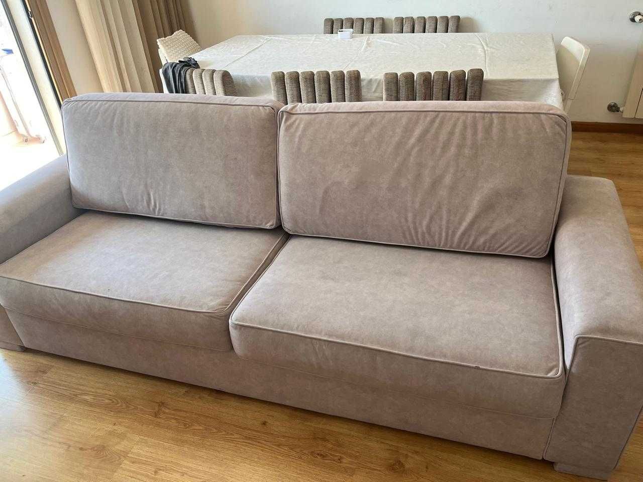 Vendo Sofá e mesa de Vidro 500 euros cada