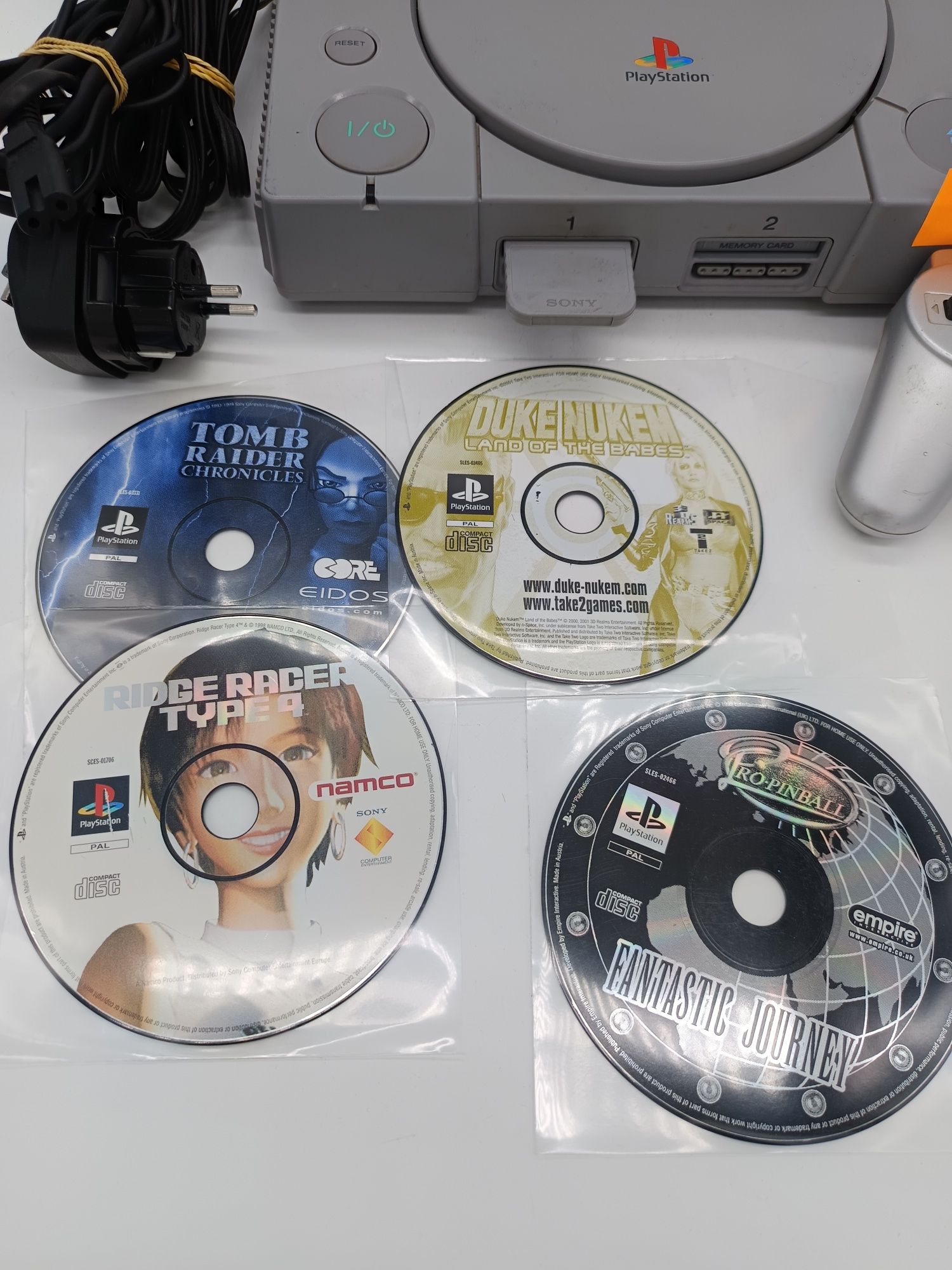 Konsola PlayStation 1 PSX + pad + gry Spyro i więcej