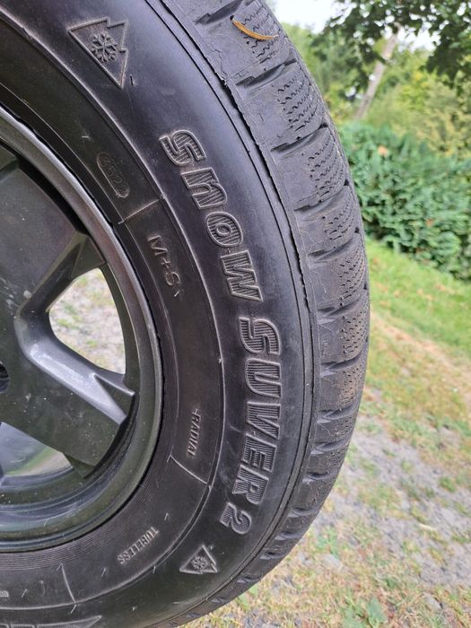 Opony ZIMOWE 235/70R16  bardzo dużo bieżnika, rok opon 4x 2022