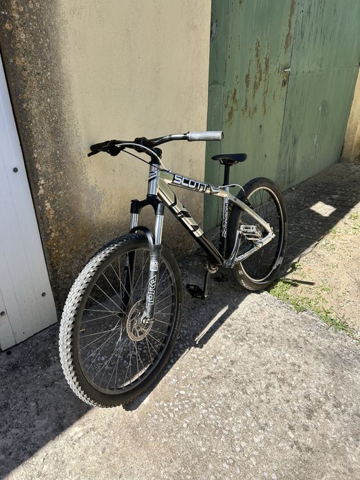 Bicicleta de grau scott yz1