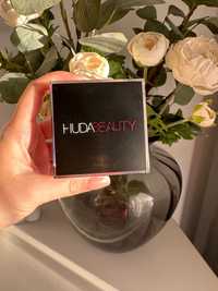 Puder Huda Beauty peach pie