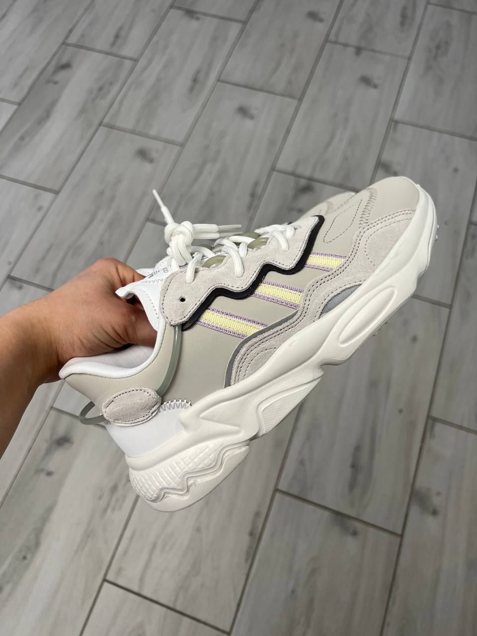 Жіночі кросівки Adidas Ozweego