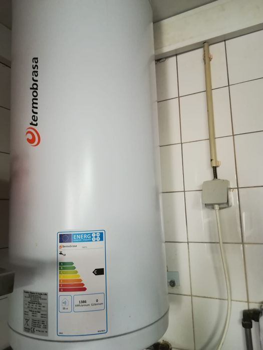 termoacumulador de agua em ferro